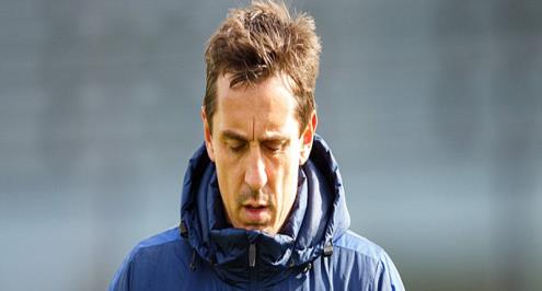 رسميا.. فالنسيا يعلن إقالة نيفل من تدريب الفريق